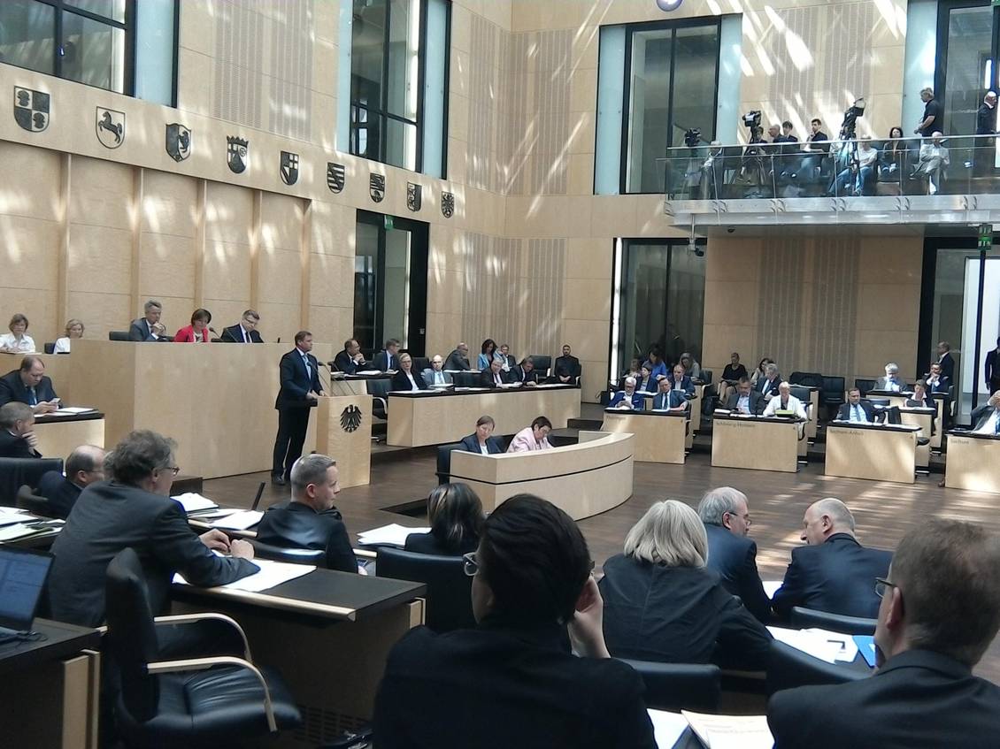 Christian Görke am Redepult im Plenarsaal des Bundesrats