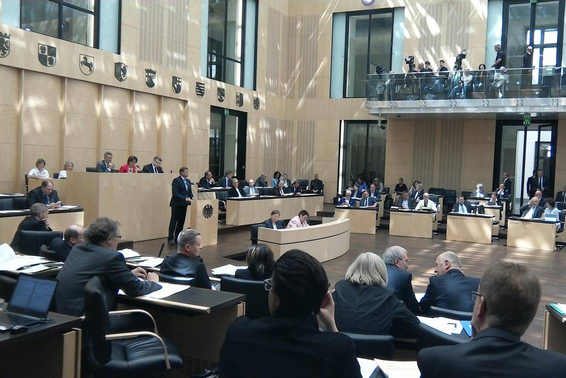 Christian Görke am Redepult im Plenarsaal des Bundesrats