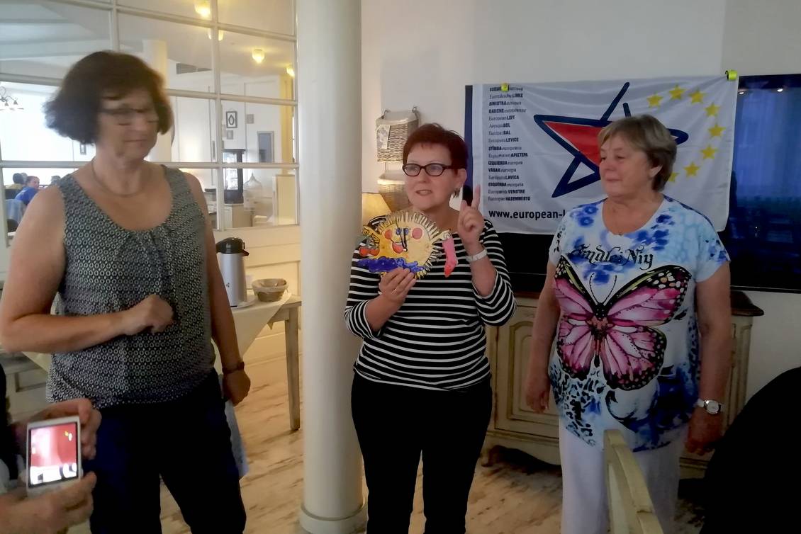 Monika Schömmel und zwei weitere Frauen