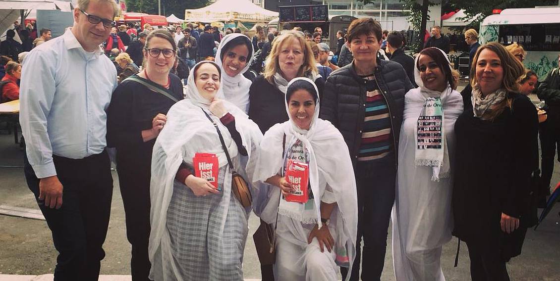 Gruppenbild mit Anja Mayer, Andreas Büttner und einer Gruppe Frauen